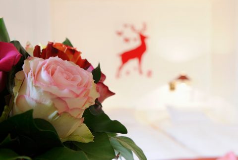 Detailbild Blumenstrauss im Zimmer Relais Chalet Wilhelmy