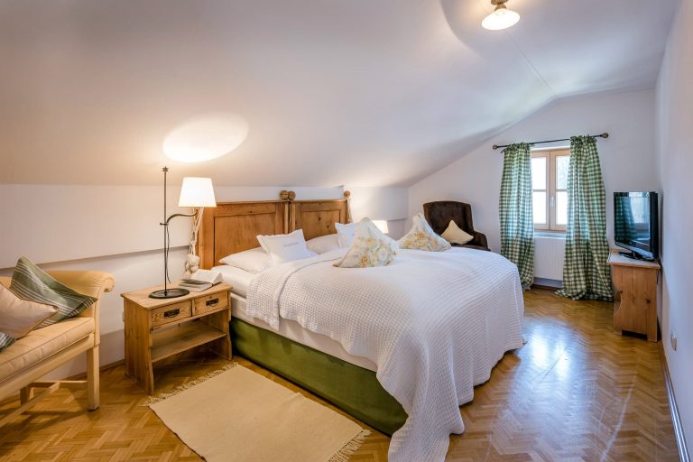 Dreiraum Appartement Suite Schlafzimmer Doppelbett Relais Chalet Wilhelmy